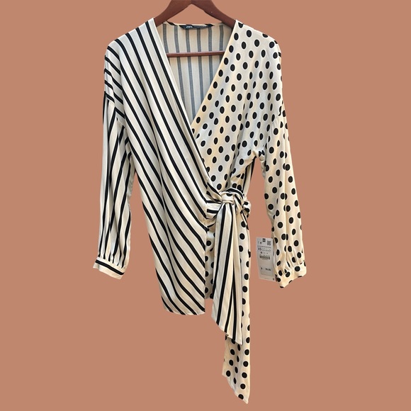 NWT 🆕 - Zara Stripes + Polka Dots Silky Wrap Front Asymmetrical Blouse - XS - Picture 4 of 8